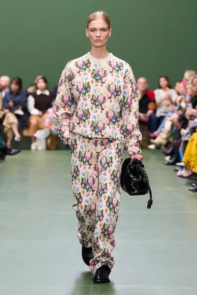 Look 27
